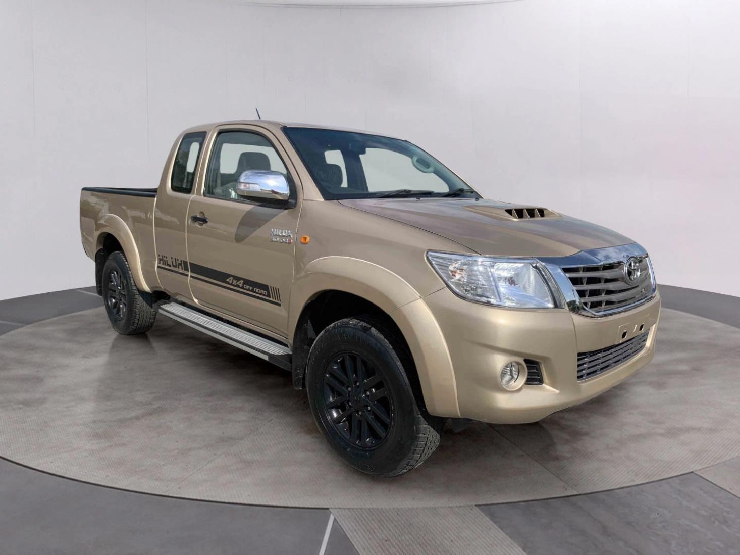TOYOTA HILUX SR GOLD MANUAL
