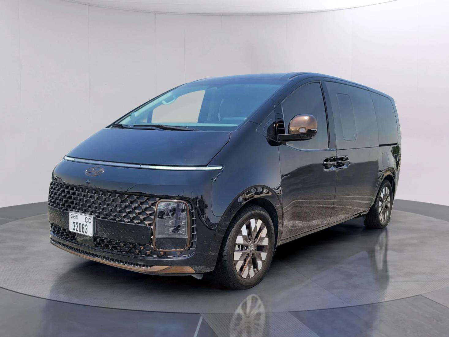 HYUNDAI STARIA MINI VAN 2023