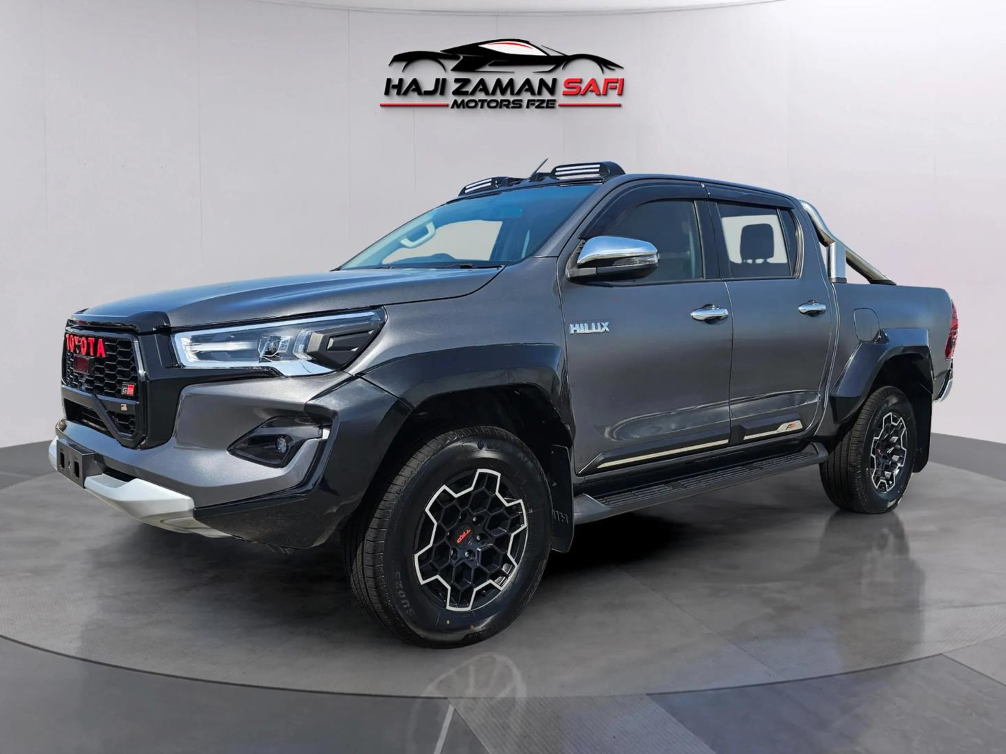 TOYOTA HILUX 2.8 GRAY RIGHT HAND DRIVE